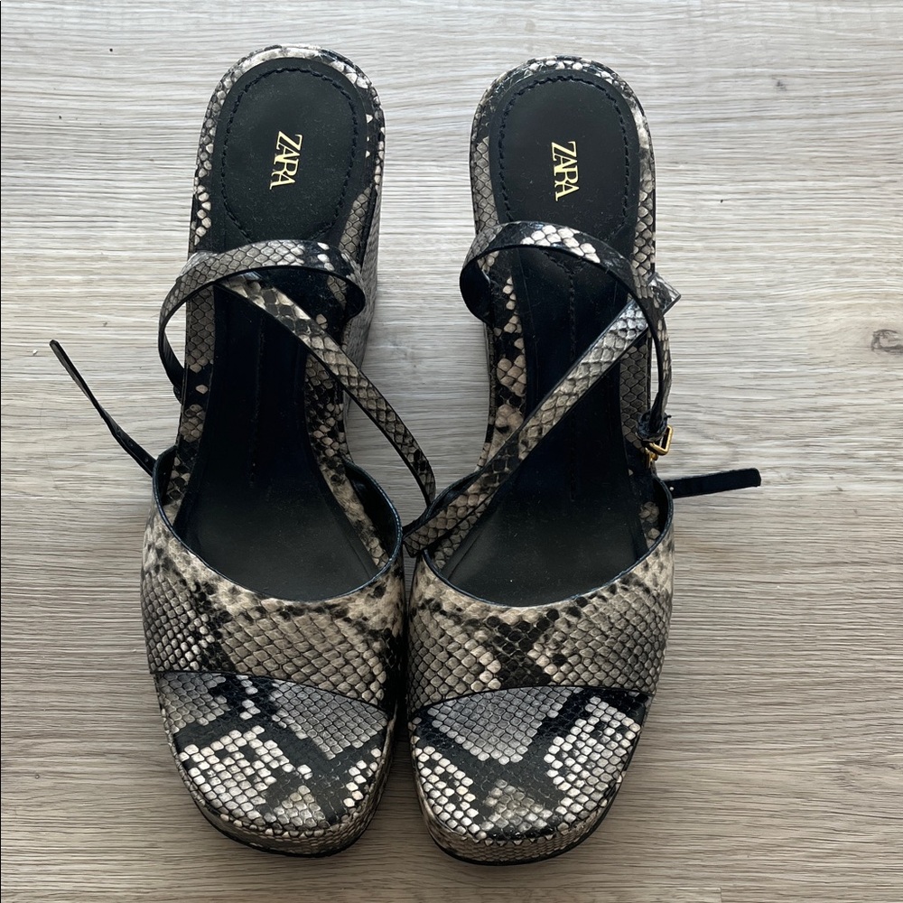 ZARA - SNAKE SKIN EFFECT WEDGES - SIZE TEN